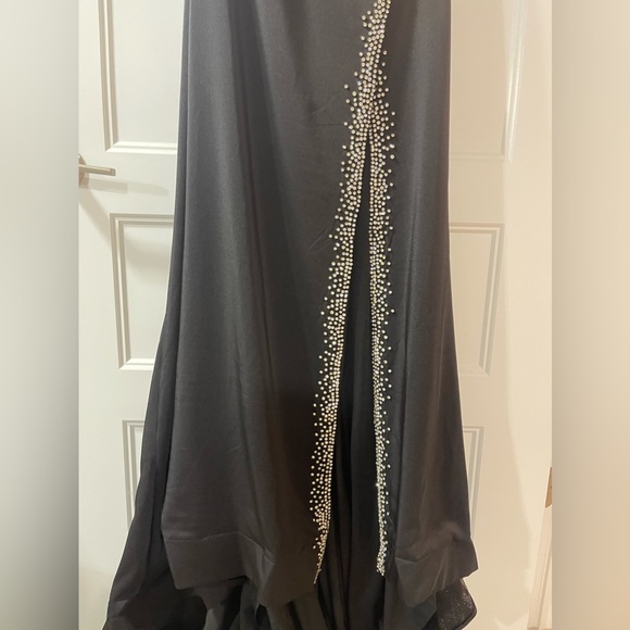 ASHLEYLauren One of a Kind Gown - Picture 4 of 12